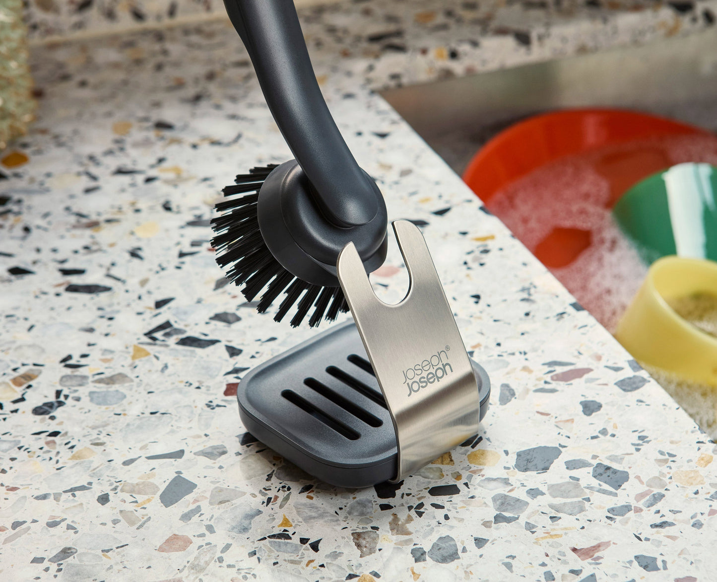 [hidden] [lifestyle] SinkTech™ Soap Dispensing Washing-Up Brush with Steel Stand & Extra Heads