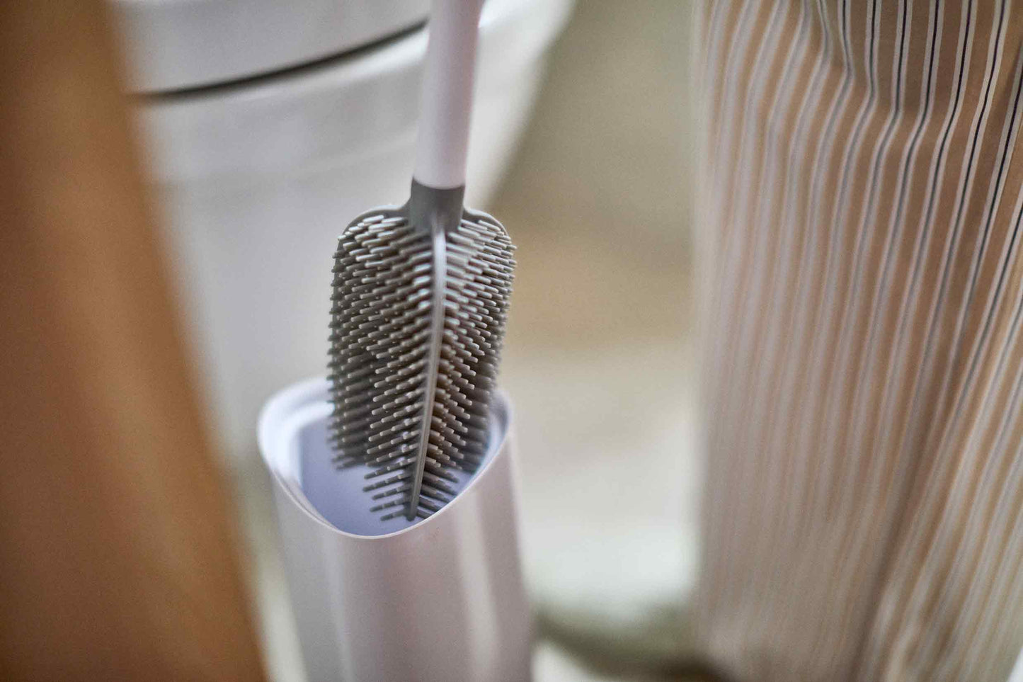 [half-width] Flex™ 360 Gloss White Toilet Brush
