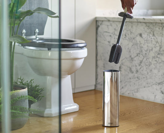 [hidden] [lifestyle] Flex™ 360 Luxe Toilet Brush with Stainless-steel Finish Starter Set